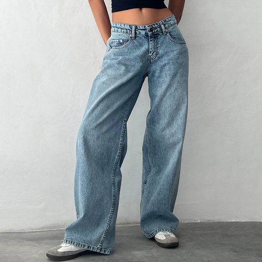 calça jeans

calça feminina

calça elegante

calça confortável

Calça Tyler

ACJSTORE

